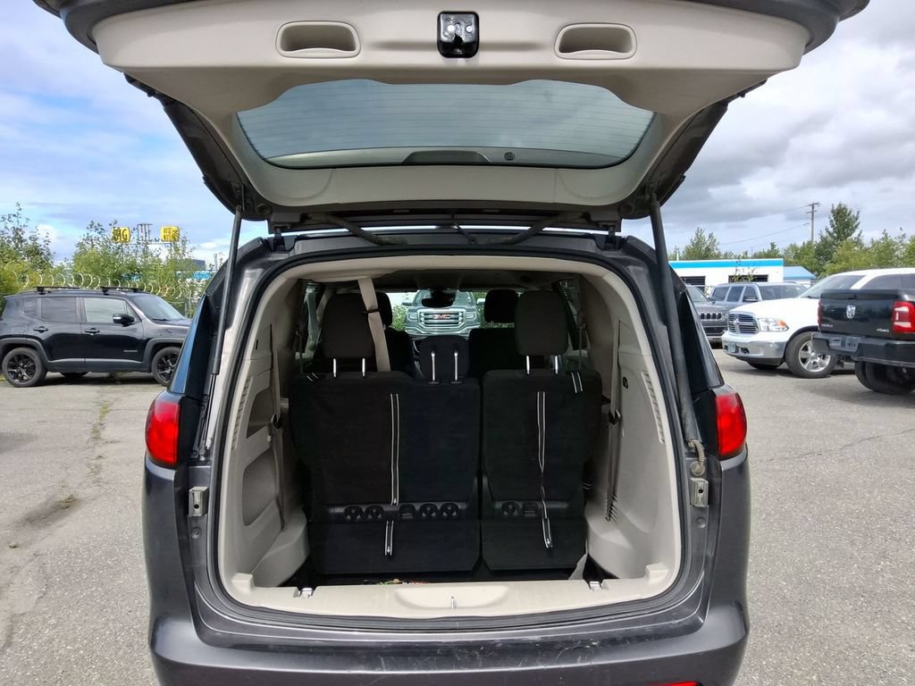 Certified 2023 Chrysler Voyager LX FWD image 11