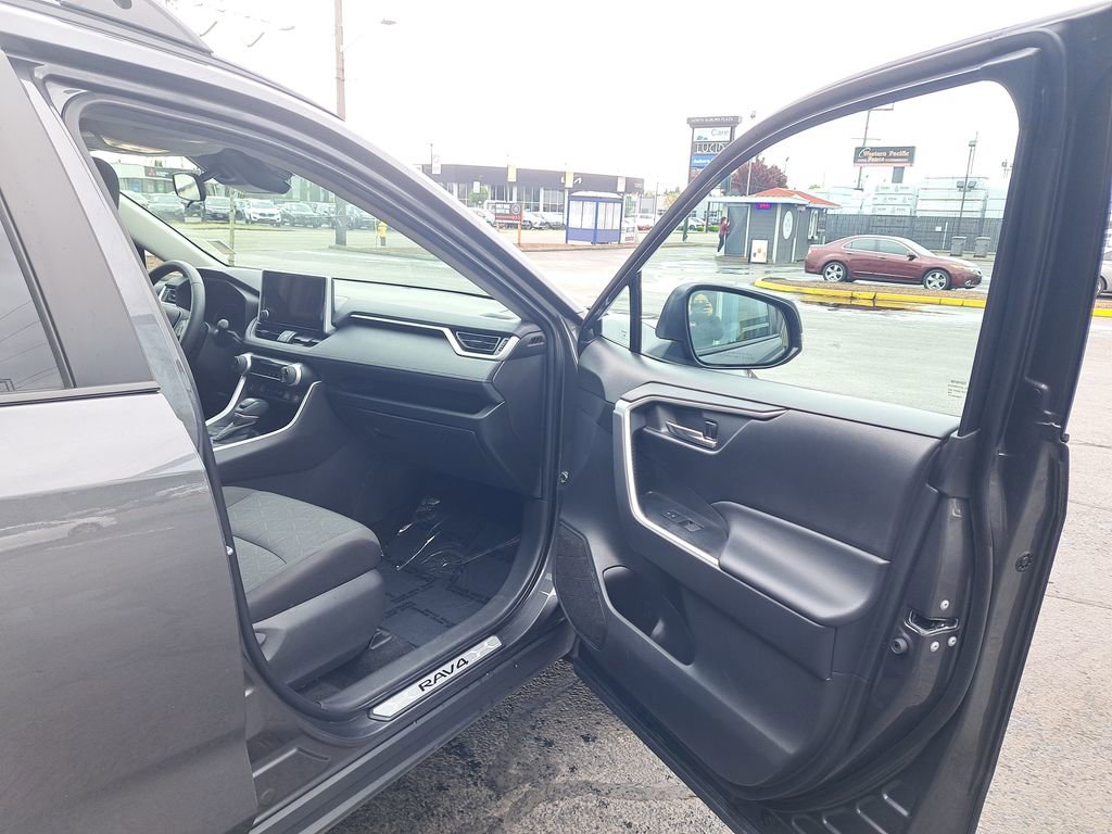 Used 2024 Toyota RAV4 XLE w/ Convenience Package AWD/4WD image 16