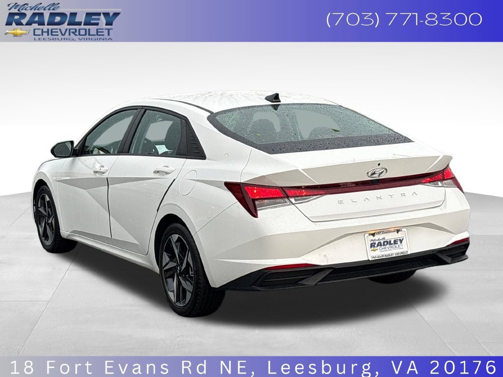 Used 2023 Hyundai Elantra SEL w/ Convenience Package FWD image 3