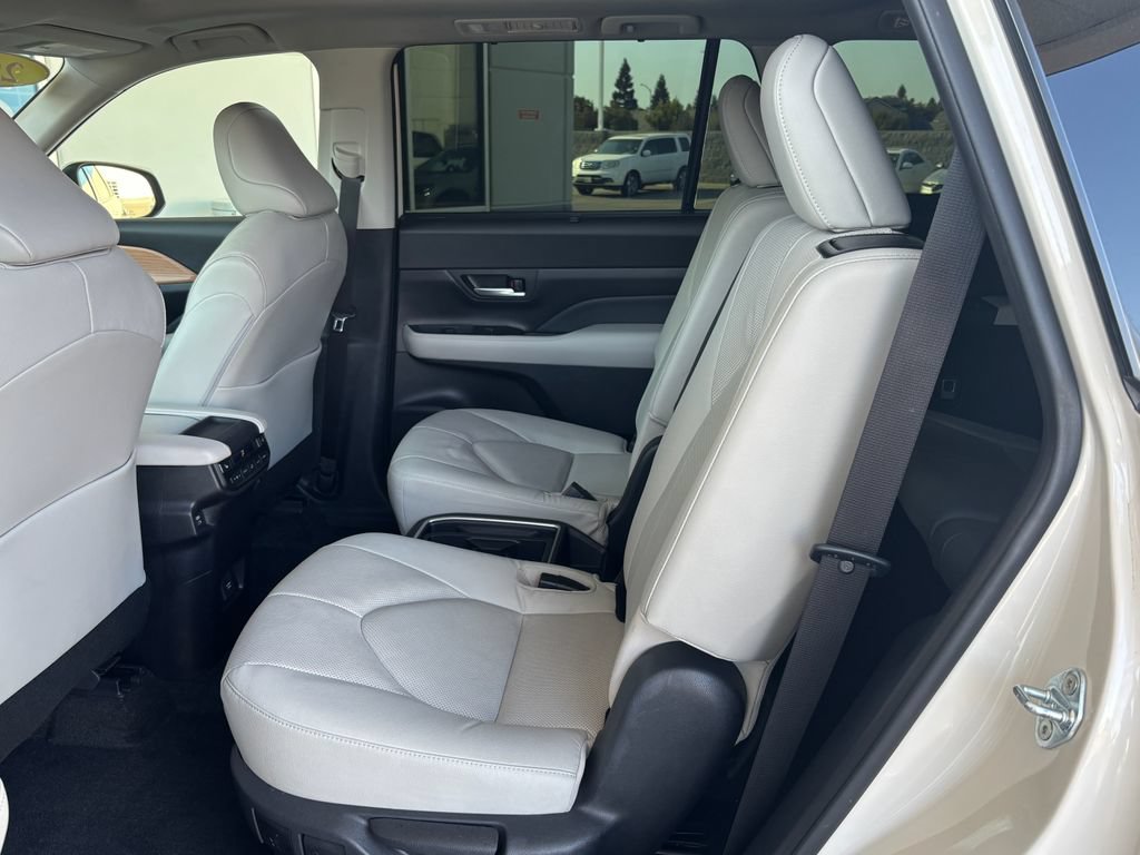 Used 2024 Toyota Grand Highlander AWD image 25