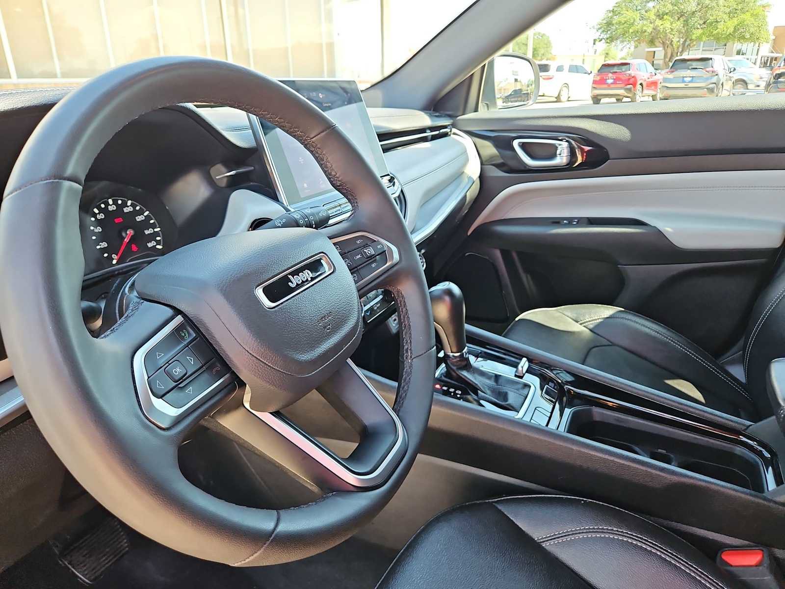 Used 2025 Jeep Compass Limited AWD/4WD image 10