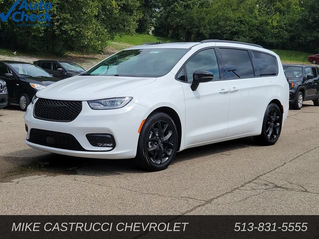 Used 2025 Chrysler Pacifica Limited FWD image 1