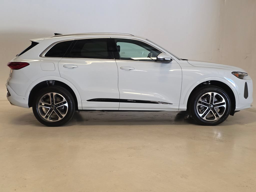 Certified 2025 Audi Q5 Premium w/ Convenience Package AWD/4WD image 4