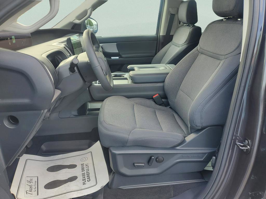 New 2025 Ford Expedition Active image 19