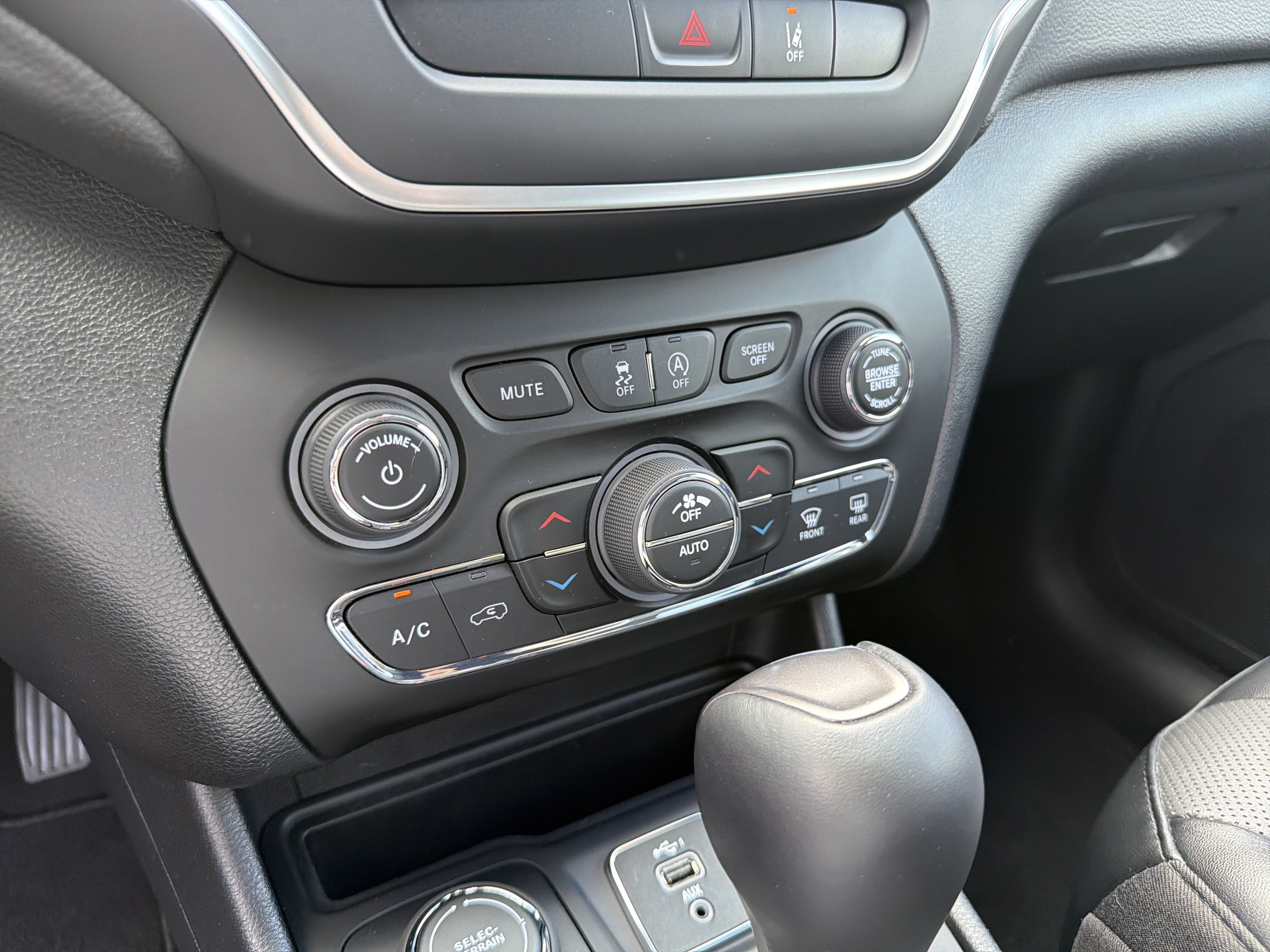 Certified 2022 Jeep Cherokee Latitude Lux AWD/4WD image 19