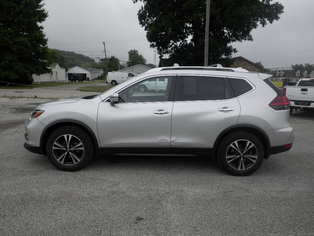 Used 2020 Nissan Rogue SV w/ Sun & Sound Touring Package image 4