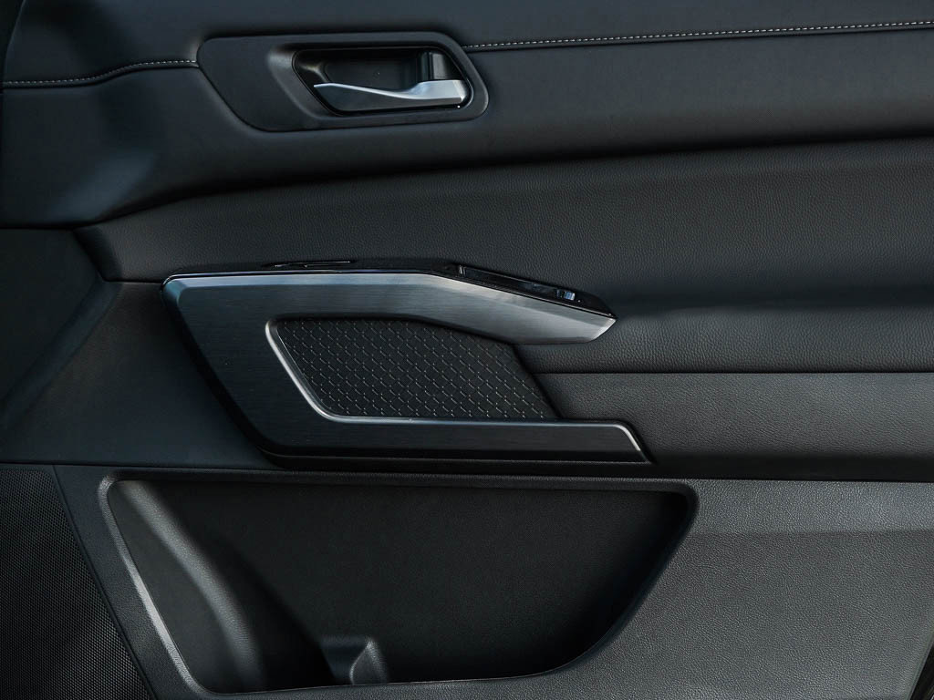 New 2025 Nissan Pathfinder SL w/ SL Premium Package image 10