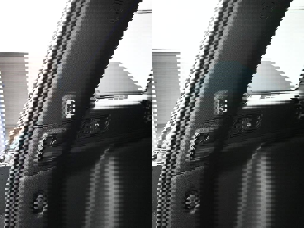 New 2025 Jeep Grand Cherokee Altitude image 23