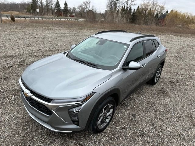 Used 2025 Chevrolet Trax LT image 11