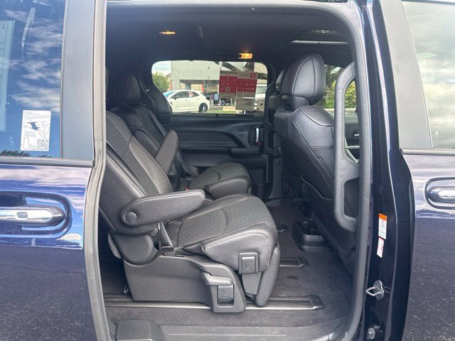 New 2026 Toyota Sienna Limited FWD image 11