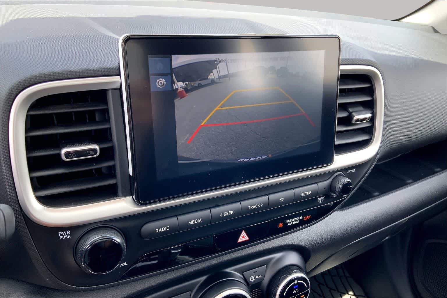 Used 2025 Hyundai Venue SEL FWD image 27