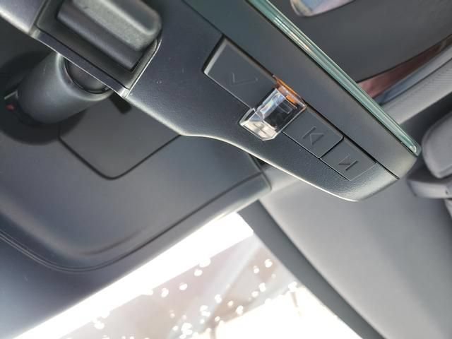 New 2027 Cadillac Optiq Premium Luxury w/ LPO, Floor Liner Package AWD/4WD image 23
