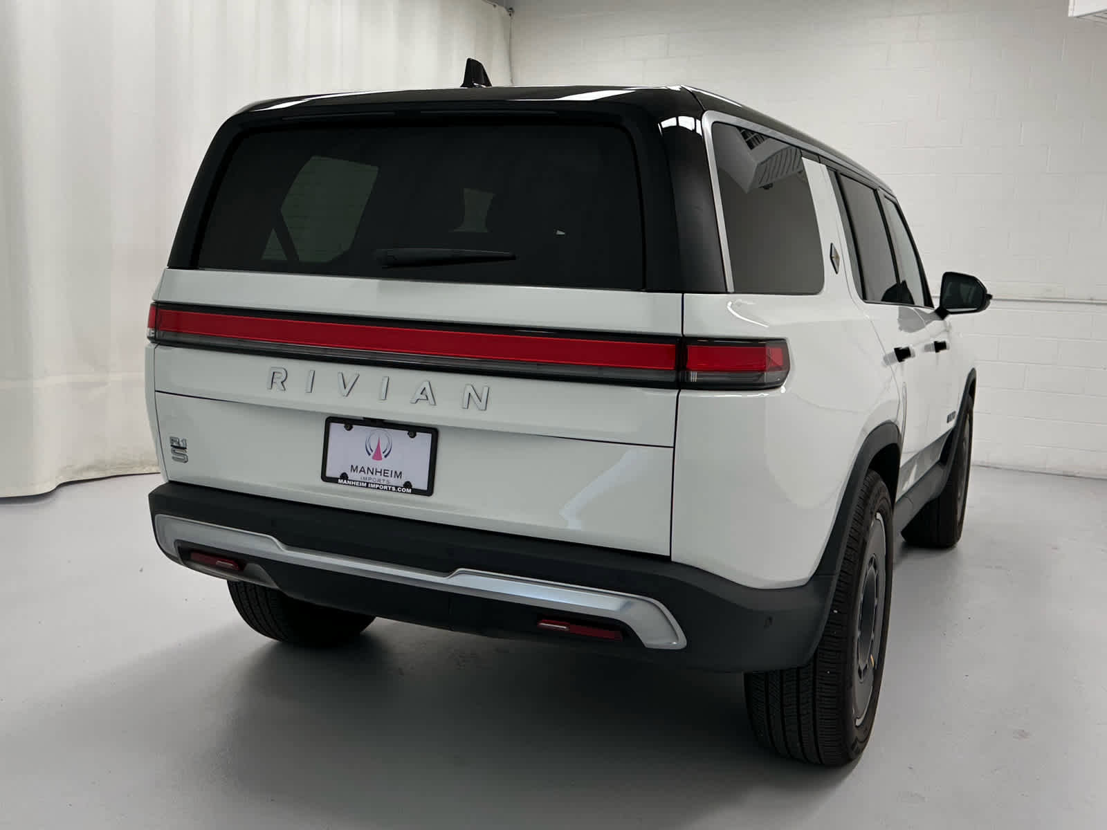 Used 2026 Rivian R1S Adventure image 6