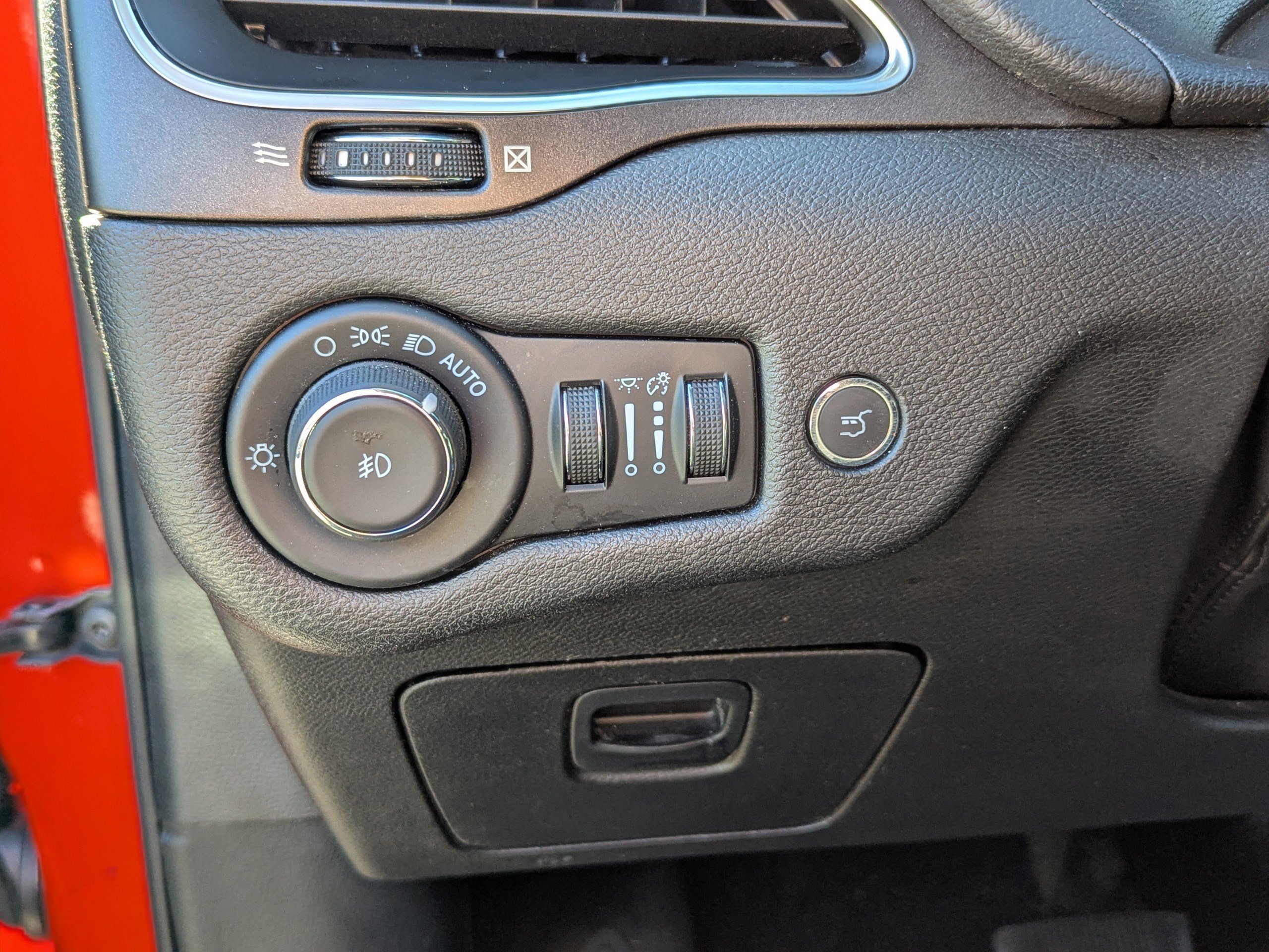 Used 2021 Jeep Cherokee Trailhawk w/ Premium Leather Package image 20