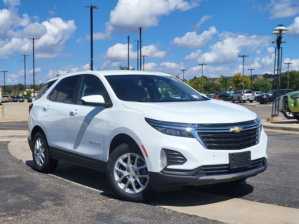 Used 2024 Chevrolet Equinox LT image 2