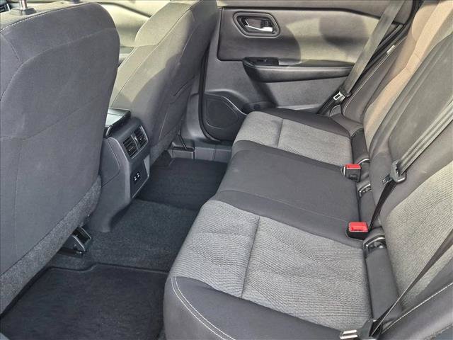 Used 2025 Nissan Rogue SV FWD image 18