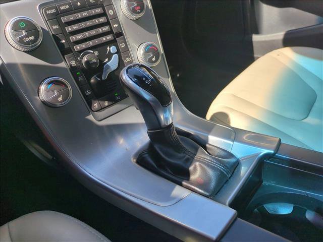 Used 2018 Volvo S60 T5 Inscription image 12