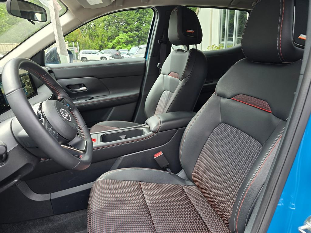Used 2025 Nissan Kicks SR w/ SR Premium Package AWD/4WD image 12