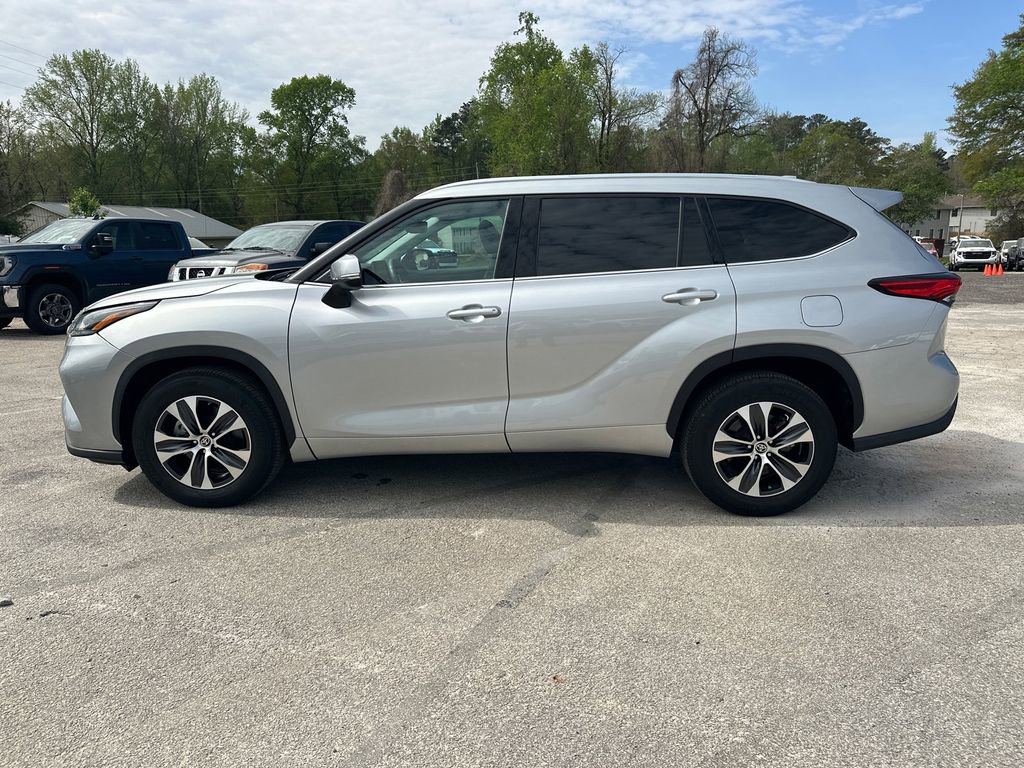 Used 2021 Toyota Highlander XLE image 9