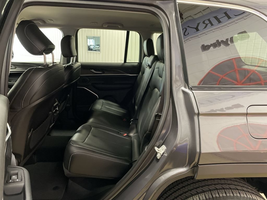 Used 2024 Jeep Grand Cherokee Limited AWD/4WD image 24