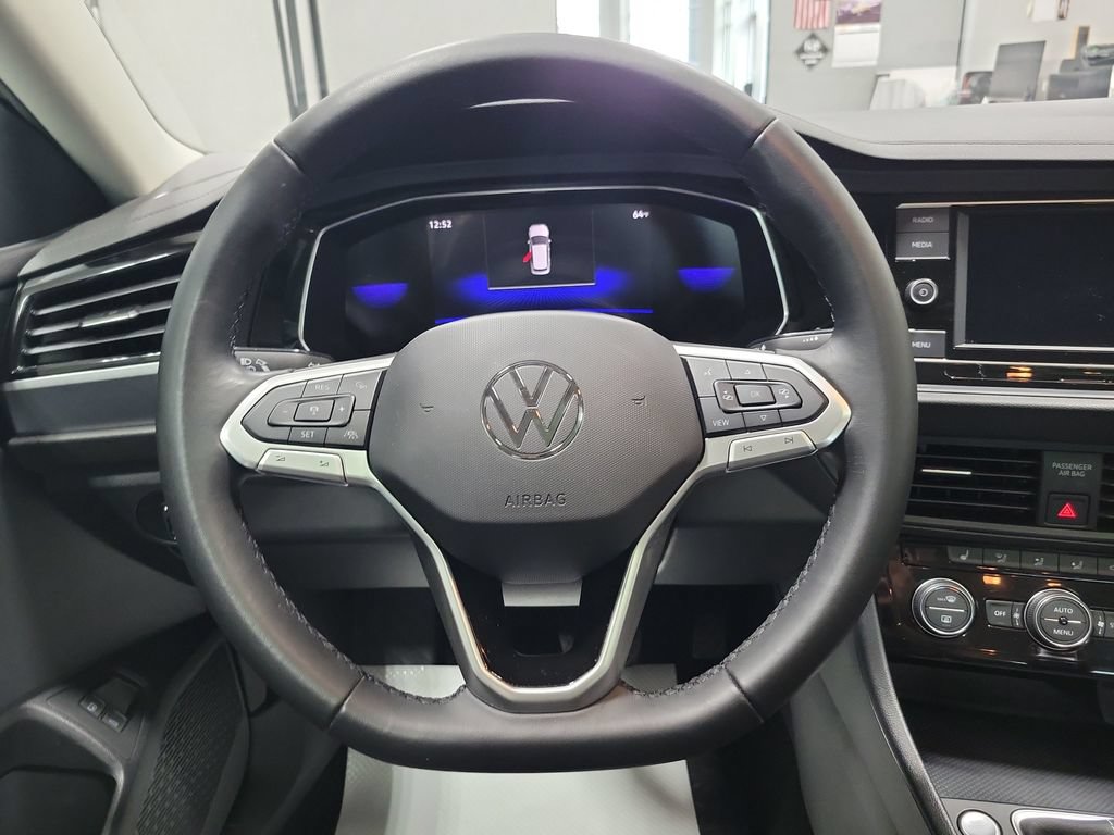 Used 2023 Volkswagen Jetta SE w/ Panoramic Sunroof Package FWD image 29