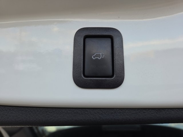 Used 2018 Toyota Highlander SE image 14