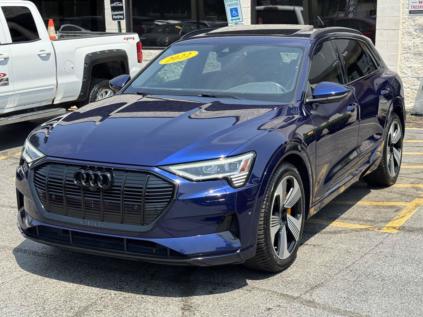 Used 2022 Audi e-tron Premium Plus w/ Premium Plus Package AWD/4WD image 5