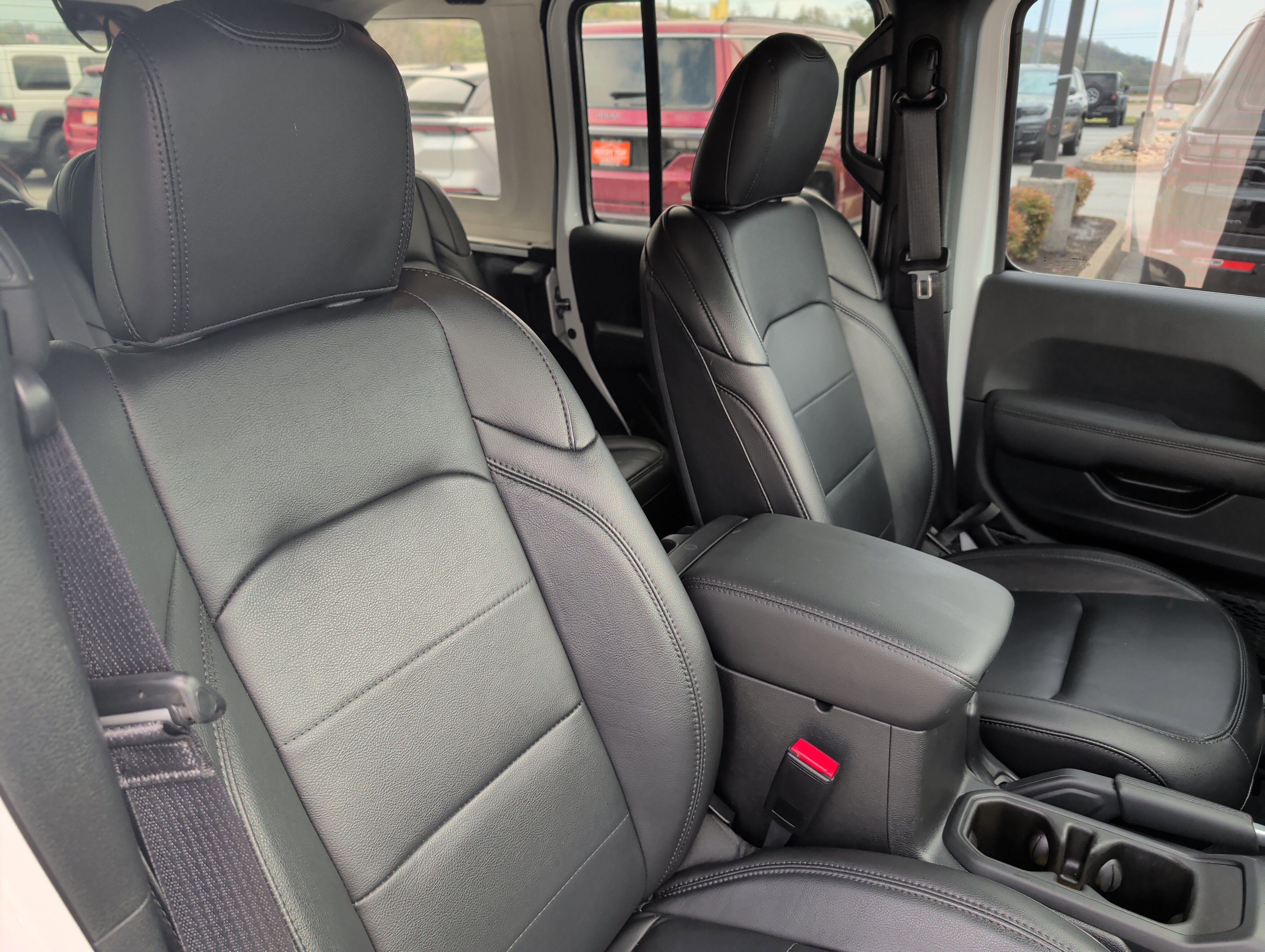 Used 2023 Jeep Wrangler Unlimited Sahara image 21