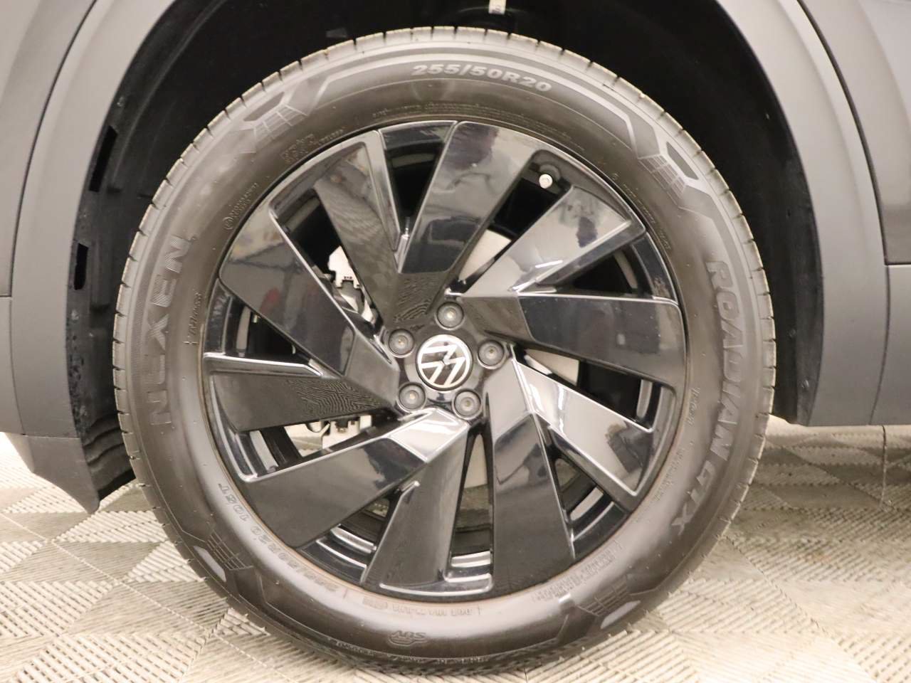 Certified 2026 Volkswagen Atlas SE w/ Black Wheel Package FWD image 7