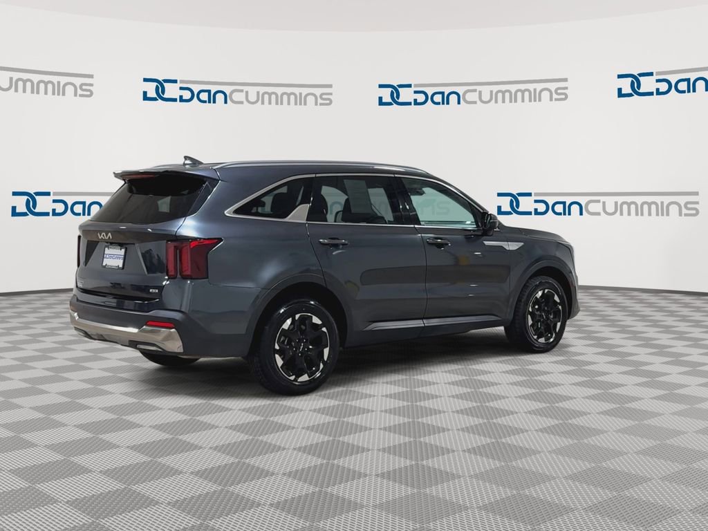 Used 2024 Kia Sorento S image 9