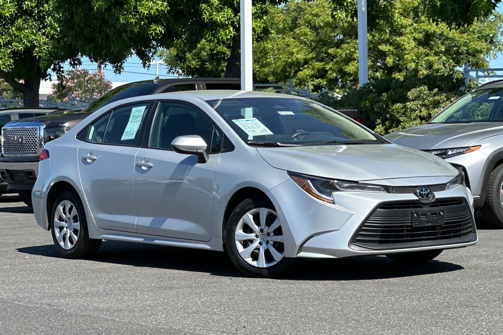 Used 2024 Toyota Corolla LE FWD image 2