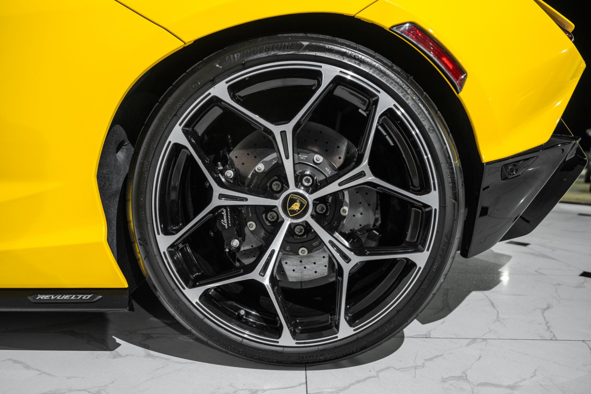 Used 2024 Lamborghini Revuelto image 13