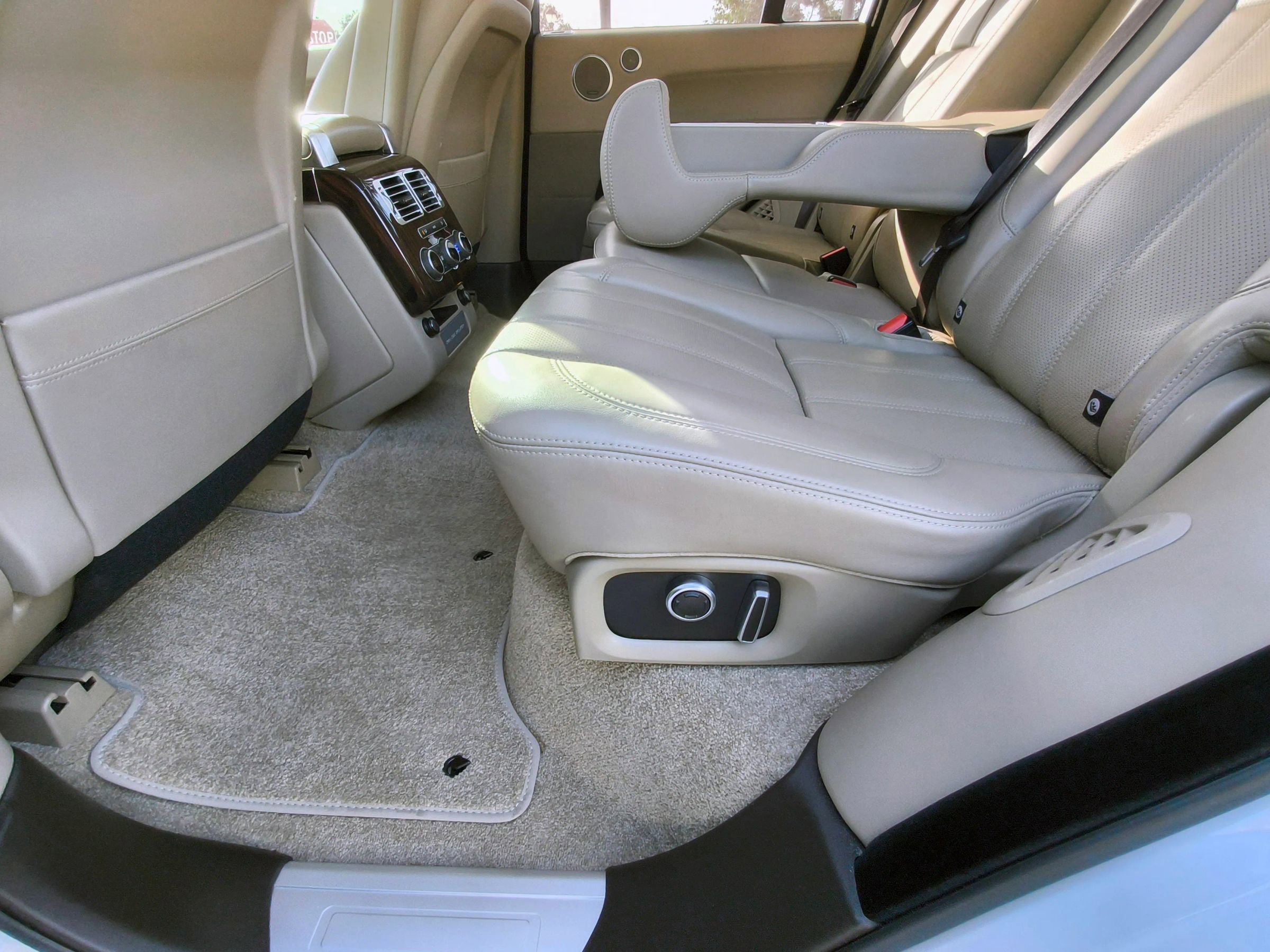 Used 2017 Land Rover Range Rover Supercharged image 32