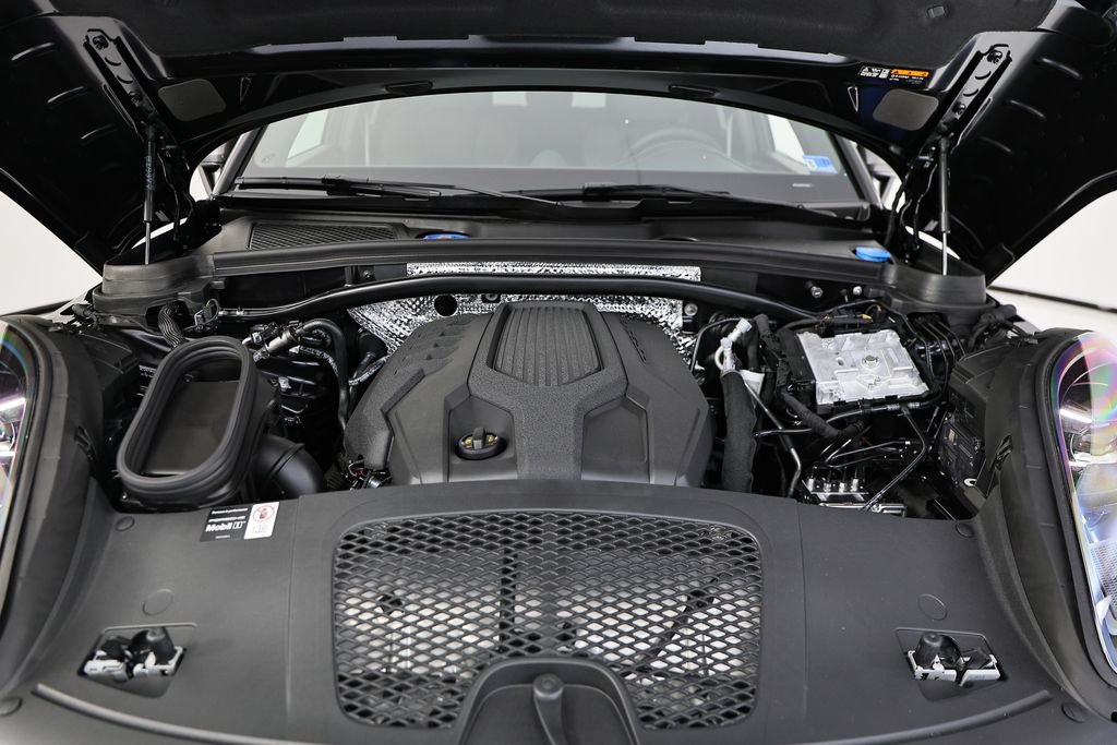 New 2026 Porsche Macan Turbo AWD/4WD image 33
