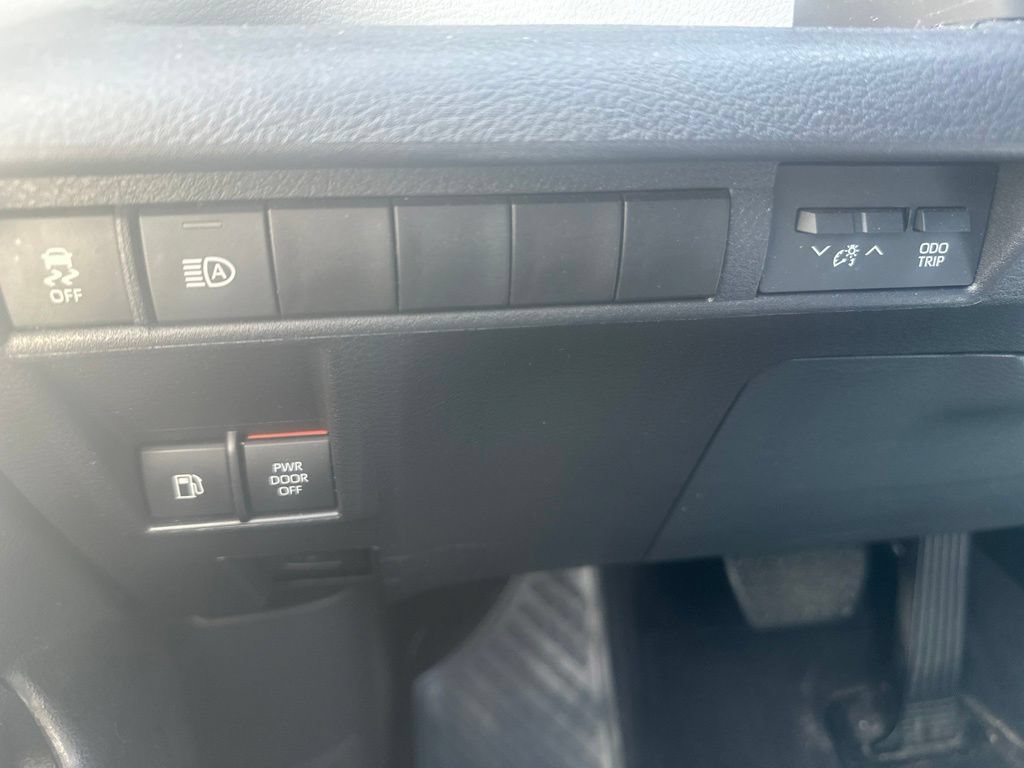 Used 2025 Toyota Sienna XLE FWD image 23
