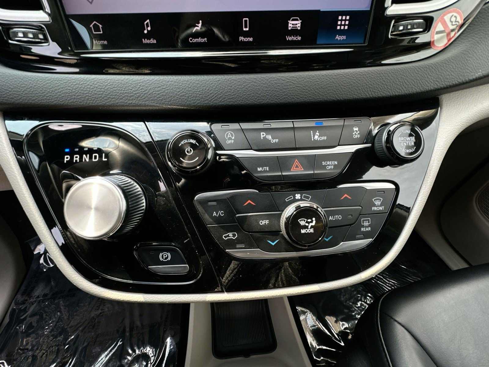 Used 2023 Chrysler Pacifica Touring-L image 28