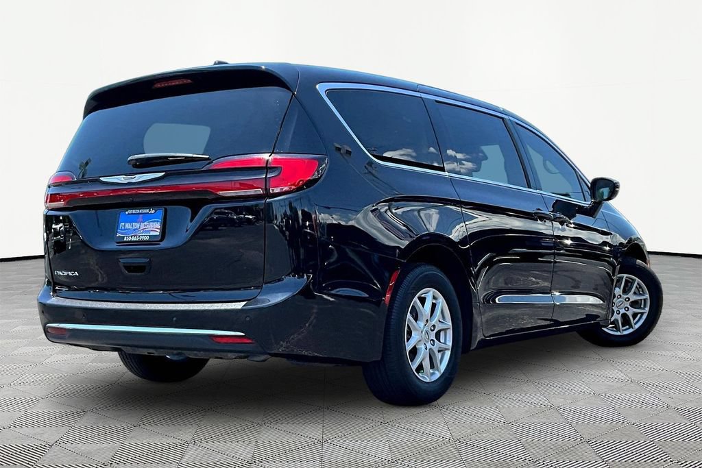 Used 2024 Chrysler Pacifica Touring-L FWD image 7