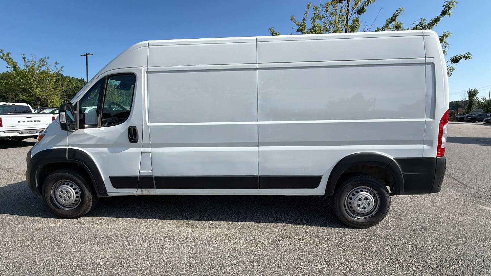 Used 2024 RAM ProMaster 2500 w/ Convenience Group FWD image 11