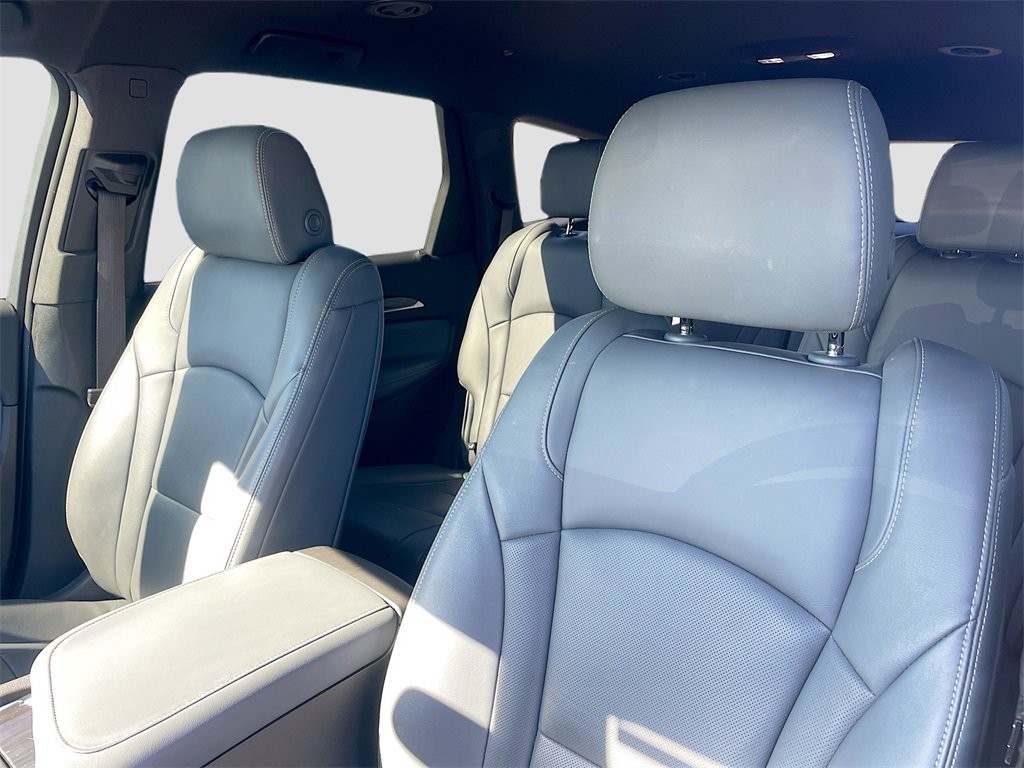 Used 2023 Buick Enclave Essence image 9