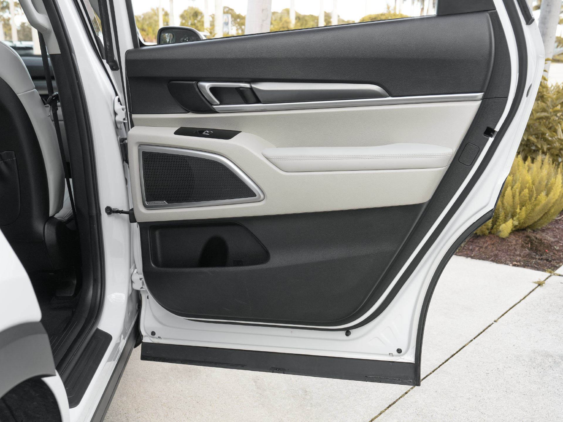 Used 2025 Kia Telluride S FWD image 36