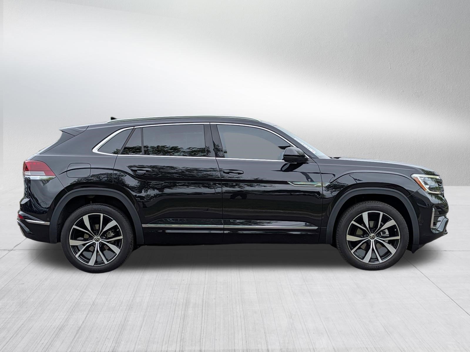 Certified 2024 Volkswagen Atlas Cross Sport SEL Premium R-Line AWD/4WD image 8