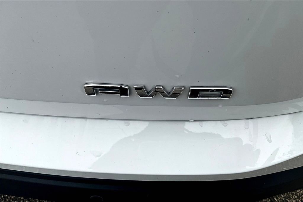 Used 2023 GMC Terrain SLE w/ Driver Convenience Package image 24