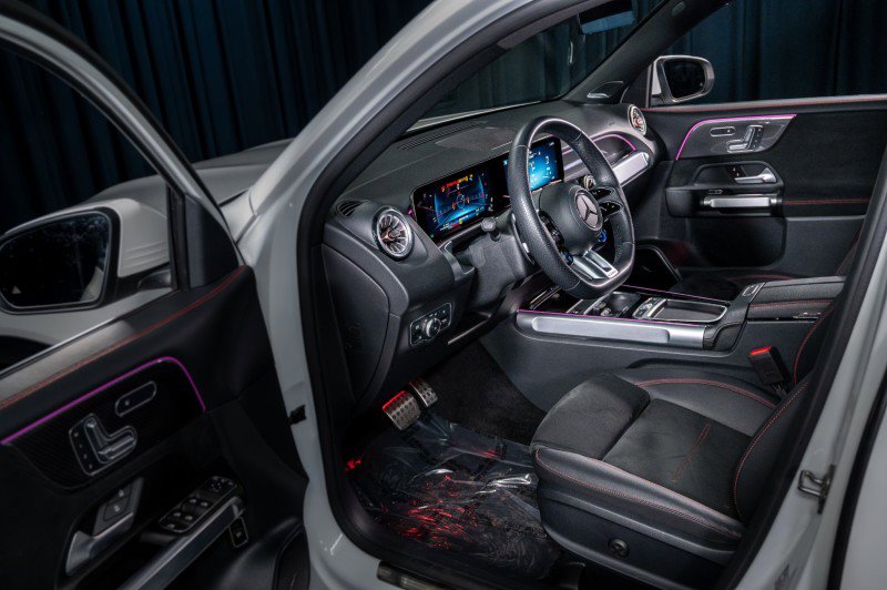 Certified 2025 Mercedes-Benz GLB 35 AMG 4MATIC image 10