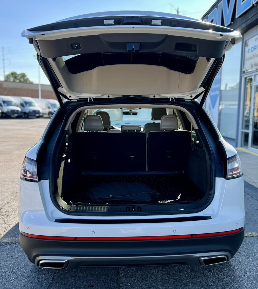 Used 2023 Lincoln Nautilus Reserve w/ Equipment Group 202A AWD/4WD image 8