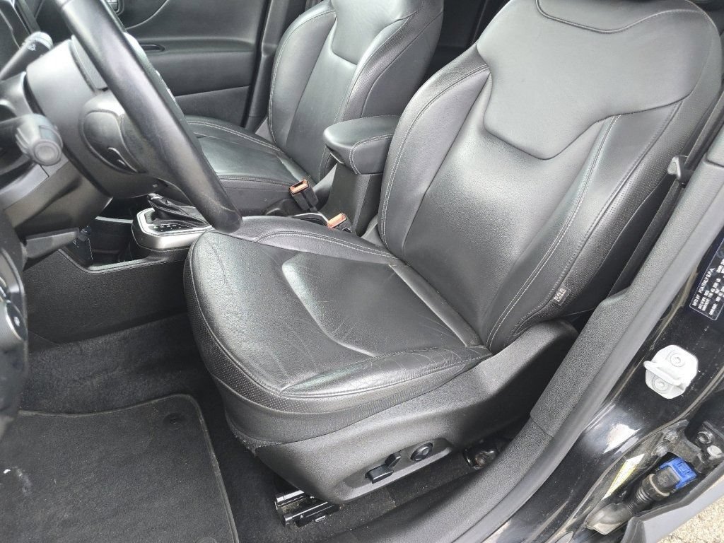 Used 2020 Jeep Renegade Limited AWD/4WD image 24