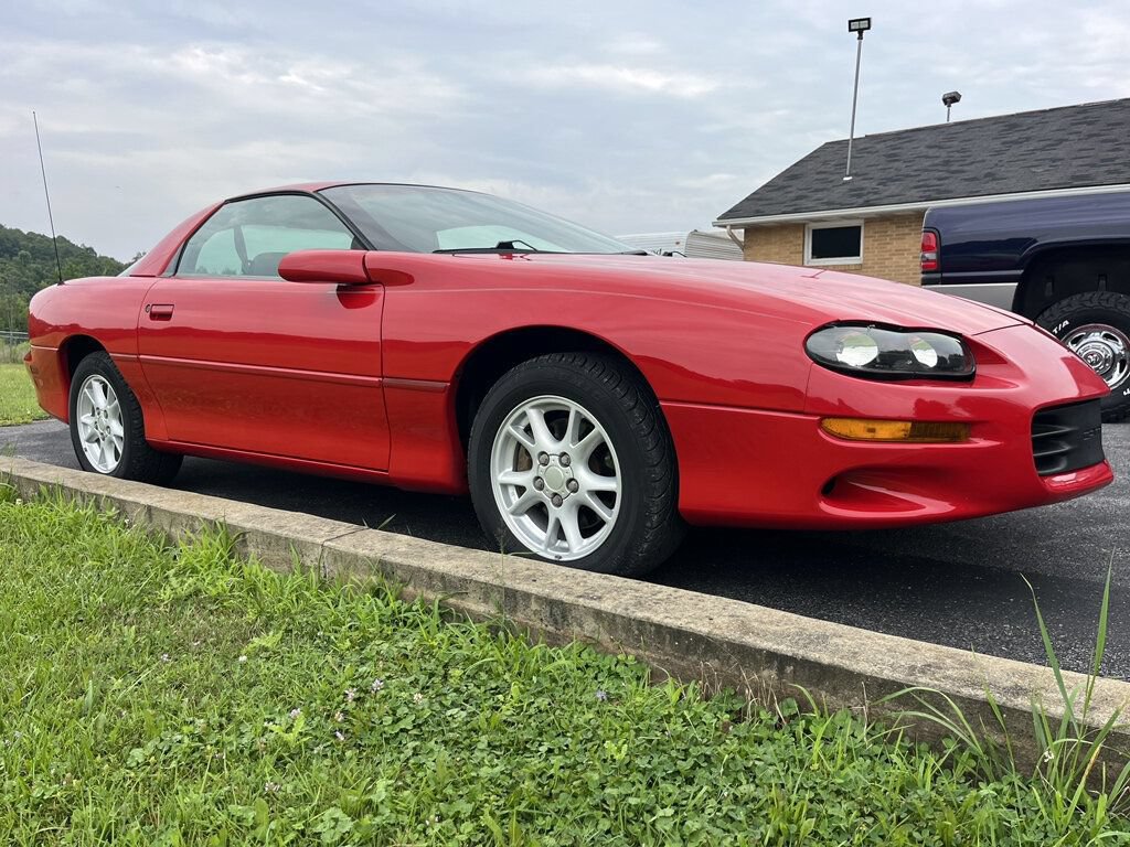 Used 2000 Chevrolet Camaro LT RWD image 1