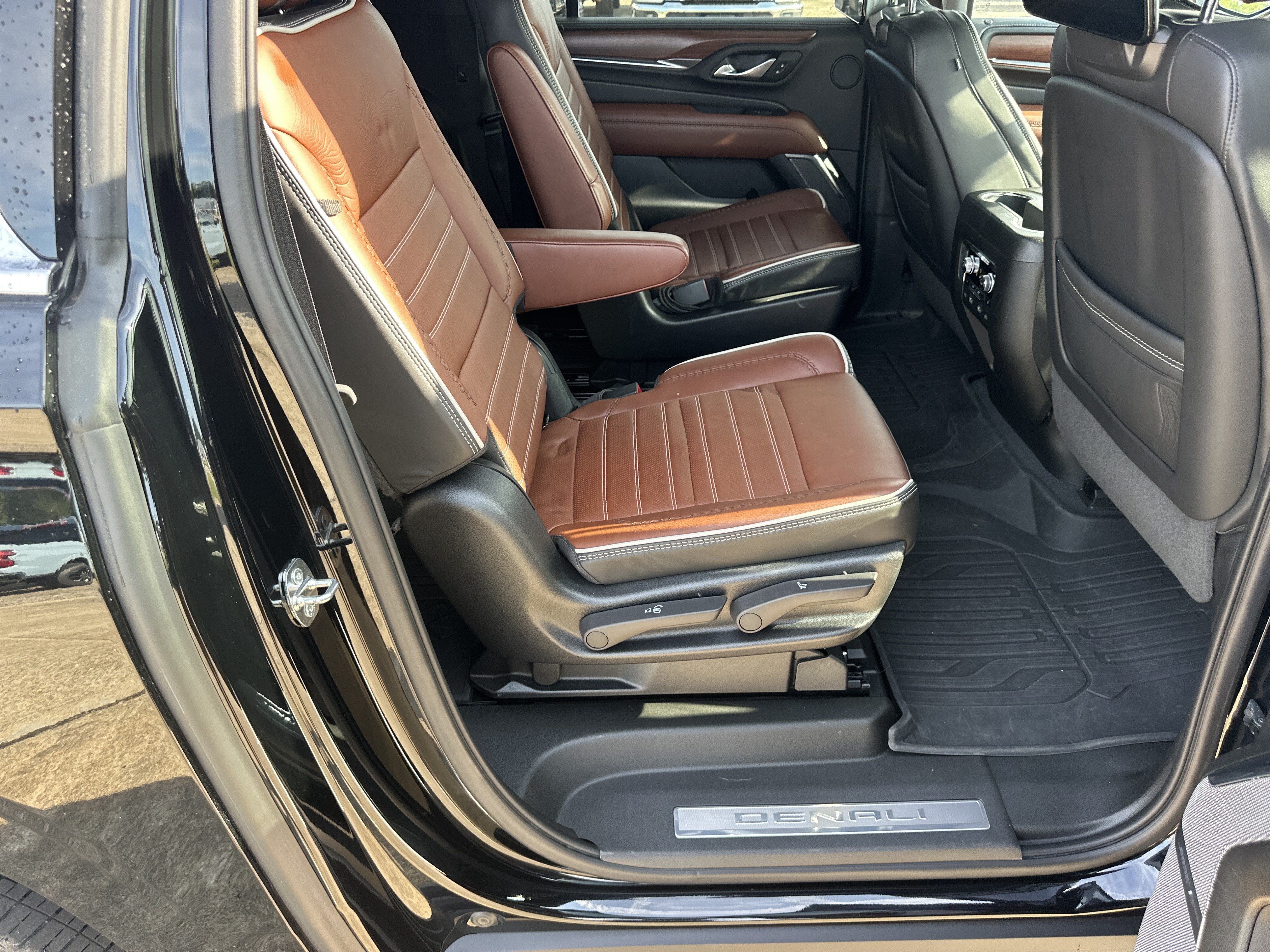 Certified 2023 GMC Yukon XL Denali Ultimate AWD/4WD image 16