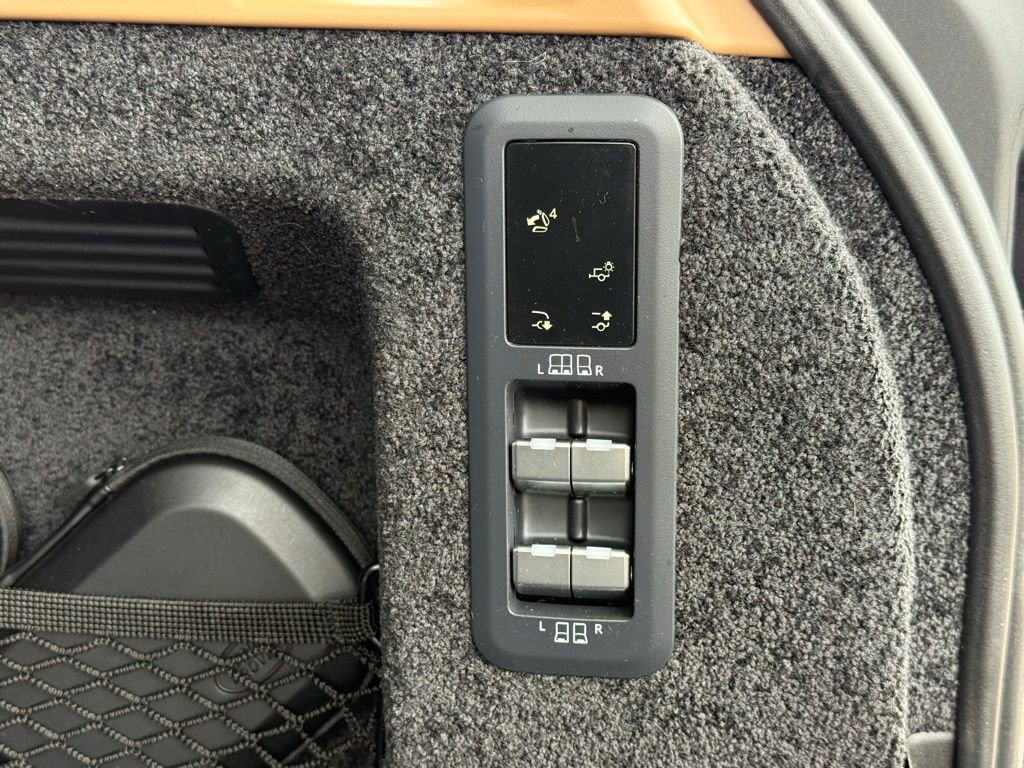 Used 2025 Land Rover Range Rover Long Wheelbase SE AWD/4WD image 38