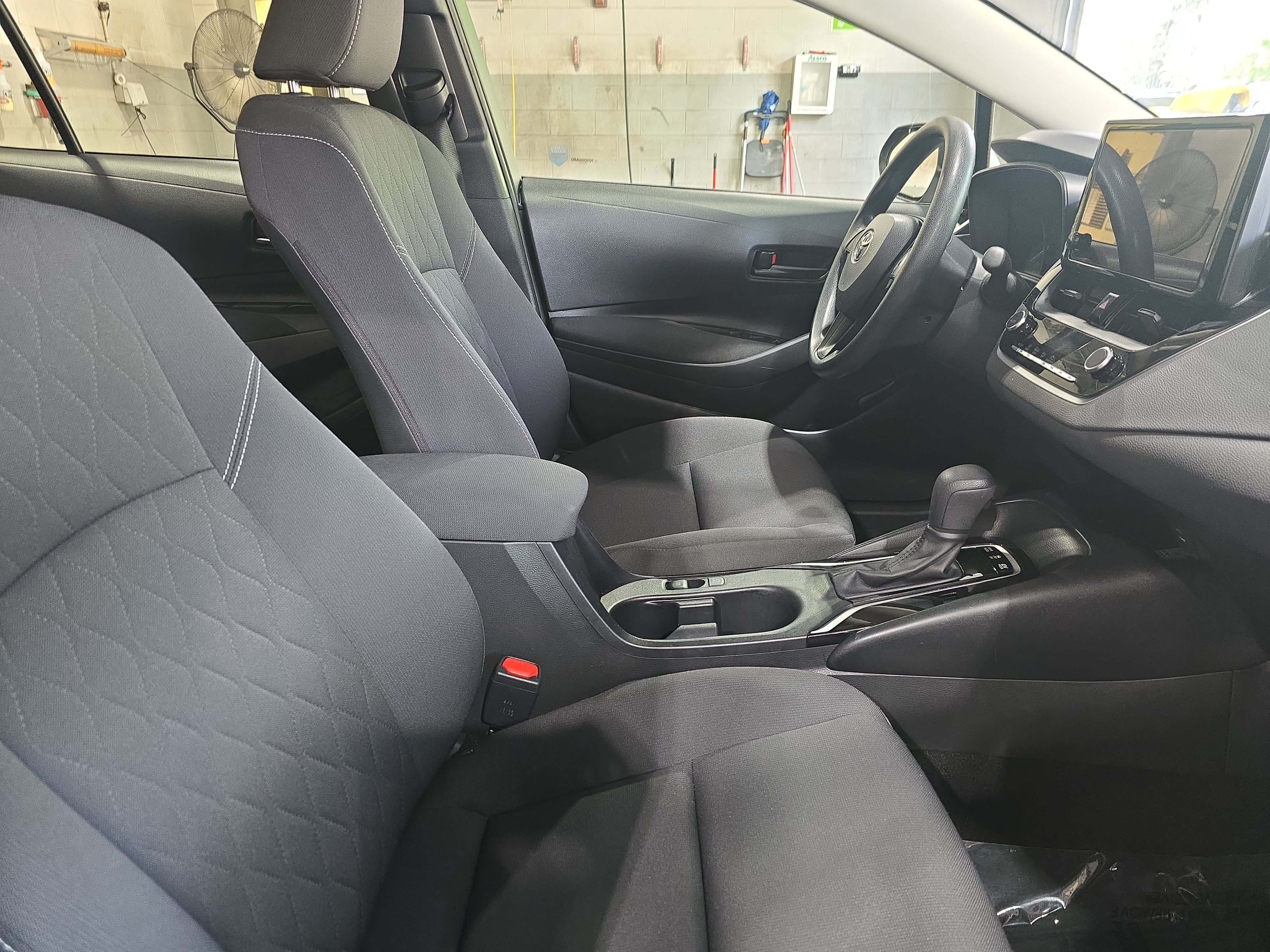 Used 2025 Toyota Corolla LE w/ LE Premium Package FWD image 10