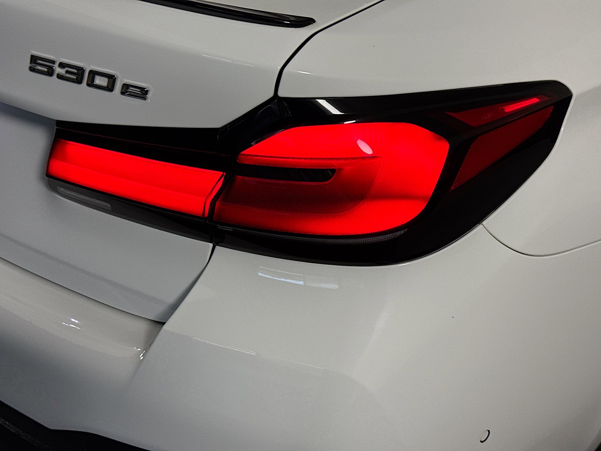 Used 2023 BMW 530e w/ M Sport Package image 34